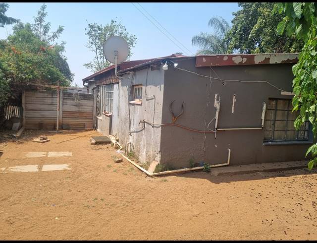 3 BEDROOM HOUSE FOR SALE IN OOS EINDE